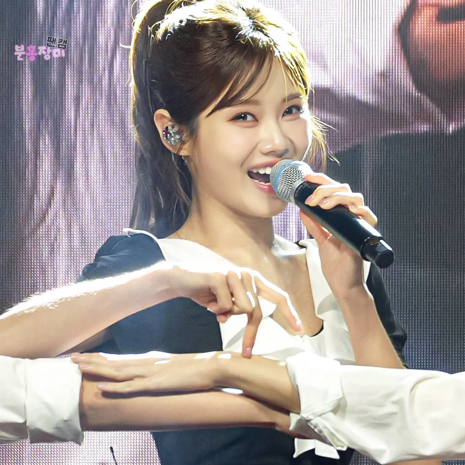 A moment captured by a fan of Bae Ahyeon