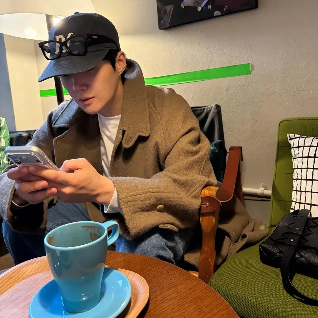 粉丝拍下的金宣虎瞬间