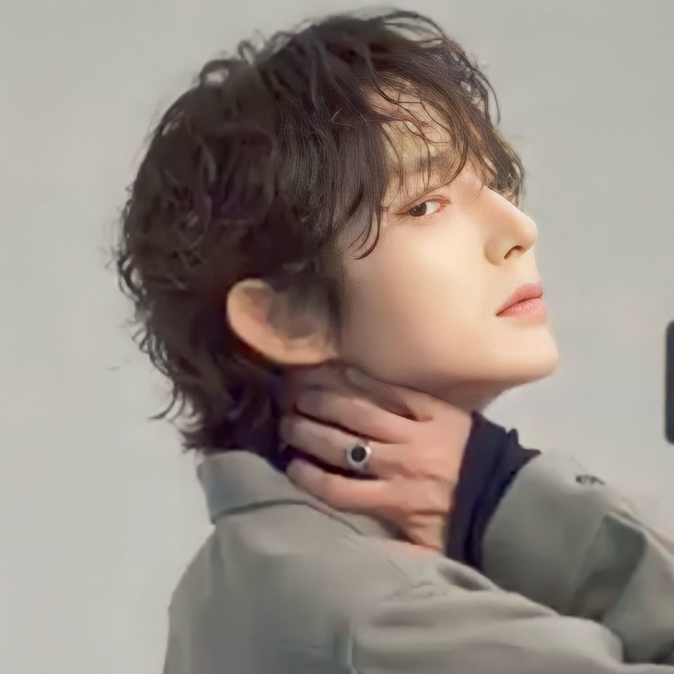 A moment captured by a fan of Lee Joongi