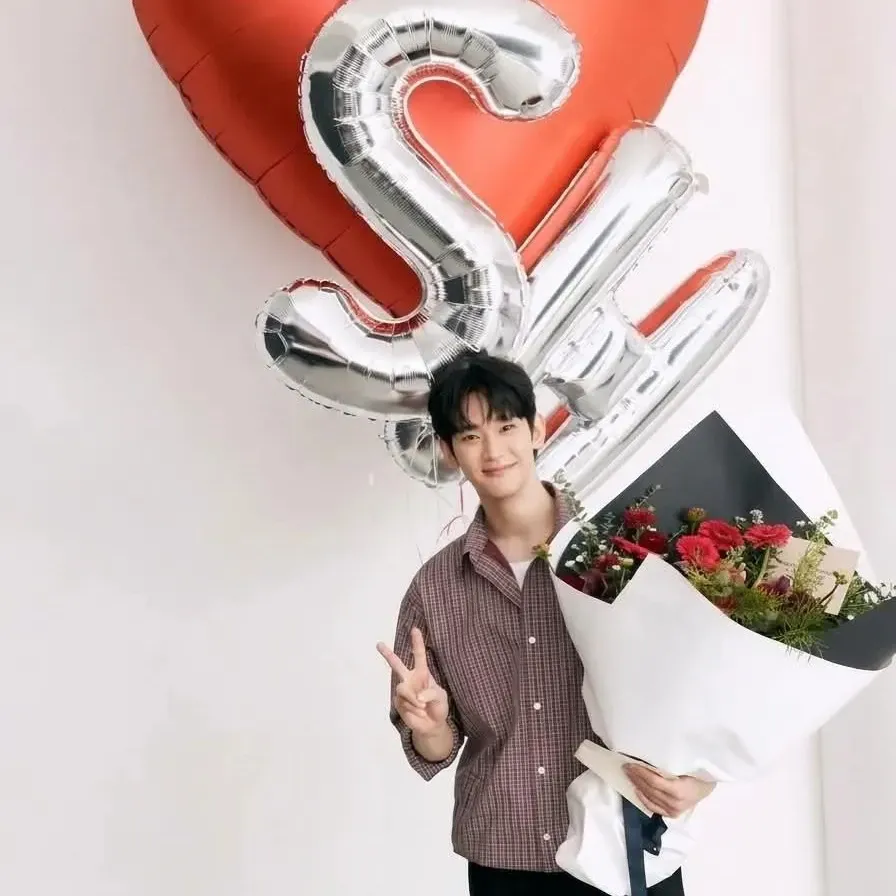 Behind-the-scenes cut of Kim Soohyun