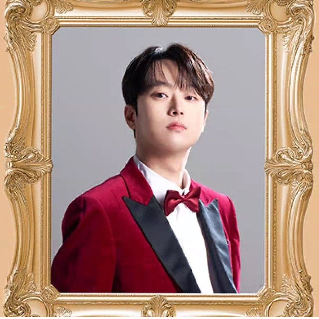 Behind-the-scenes cut of Lee Chanwon