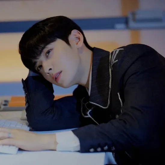 Latest photo of Cha Eunwoo