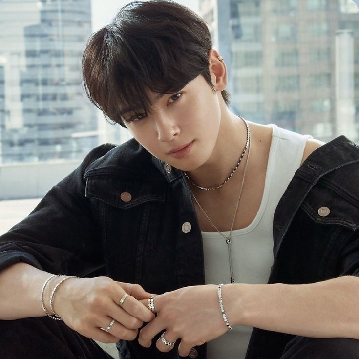 Latest photo of Cha Eunwoo