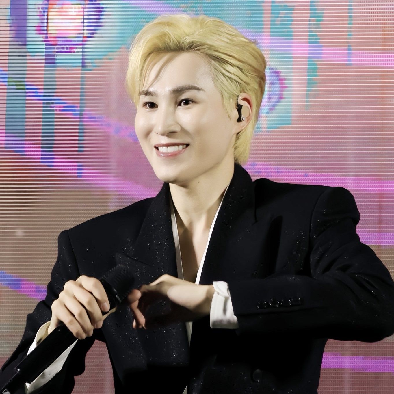 粉丝拍下的金熙栽瞬间