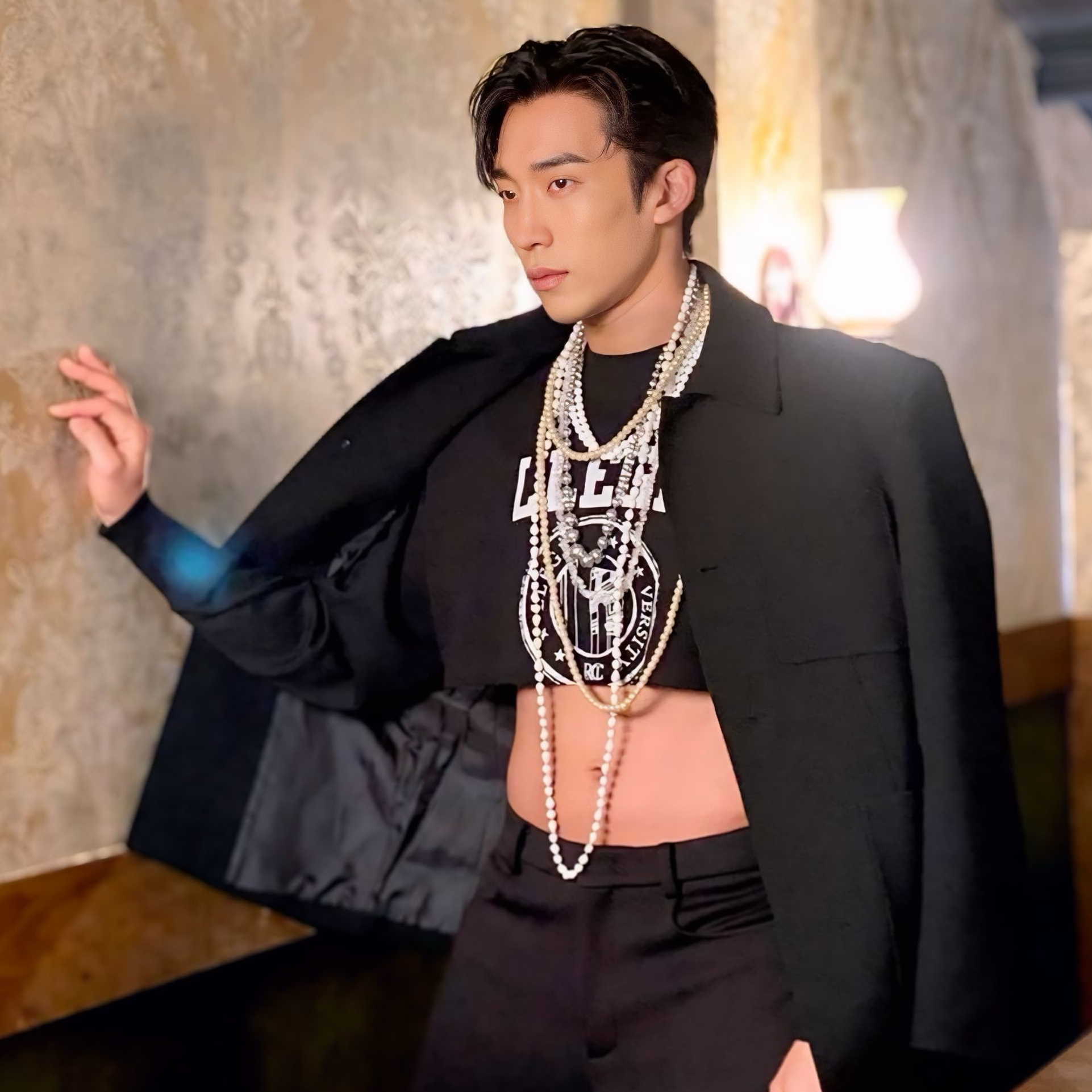 Behind-the-scenes cut of Lee Sangyi