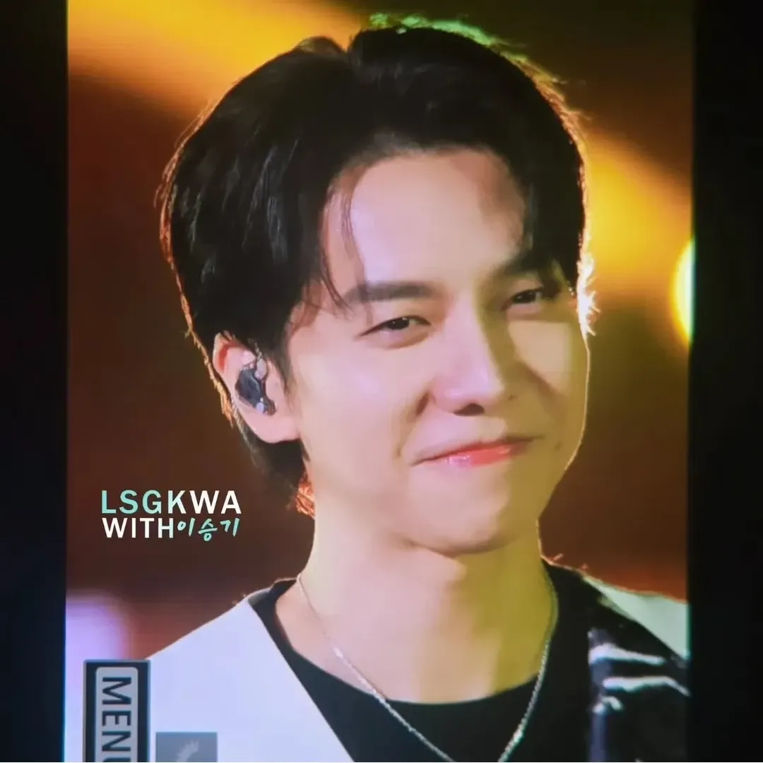 Momen yang diabadikan oleh penggemar Lee Seunggi