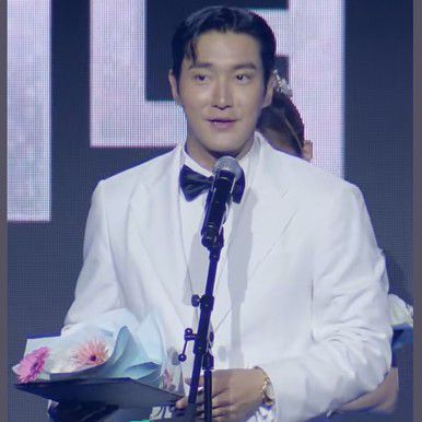 Behind-the-scenes cut of Choi Siwon