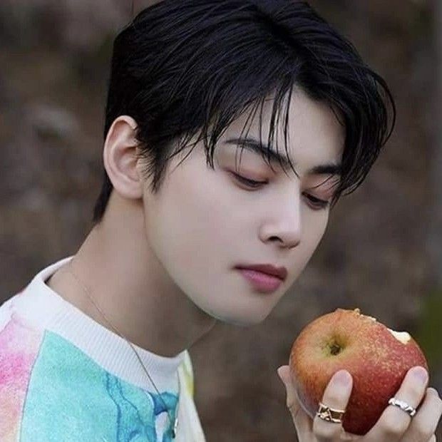 A moment captured by a fan of Cha Eunwoo