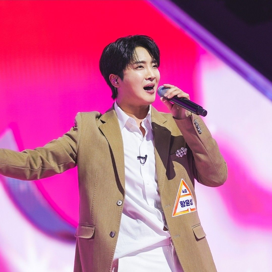 A moment captured by a fan of Hwang Yunsung