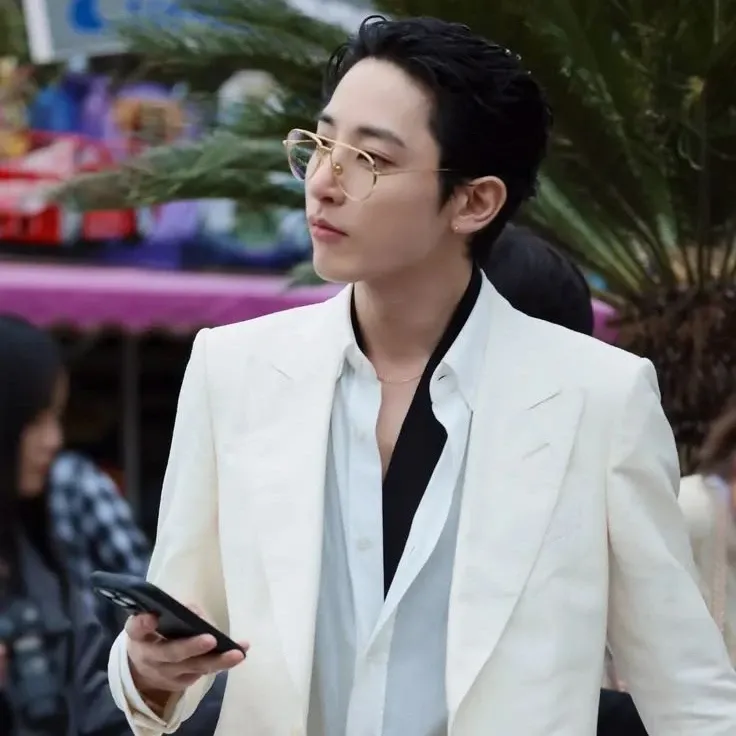 Behind-the-scenes cut of Lee Soohyuk
