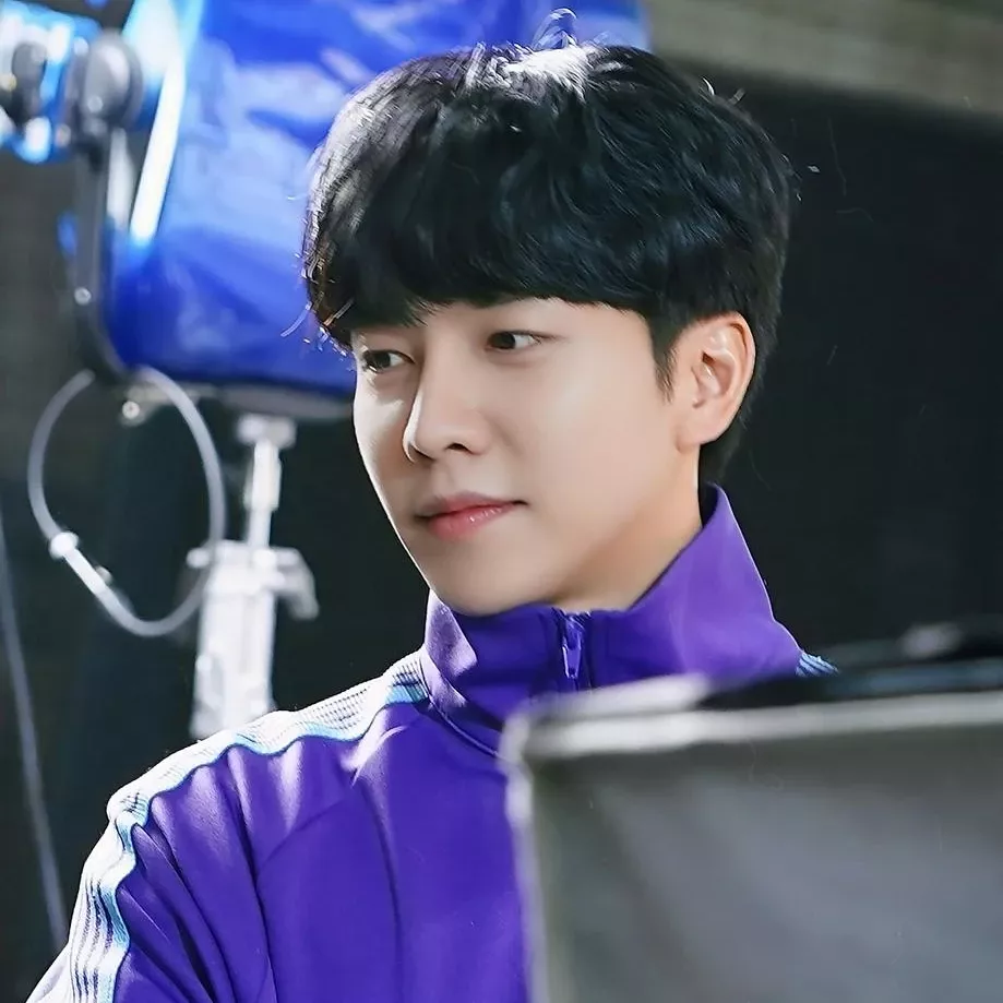 Foto kegiatan terbaru dari Lee Seunggi