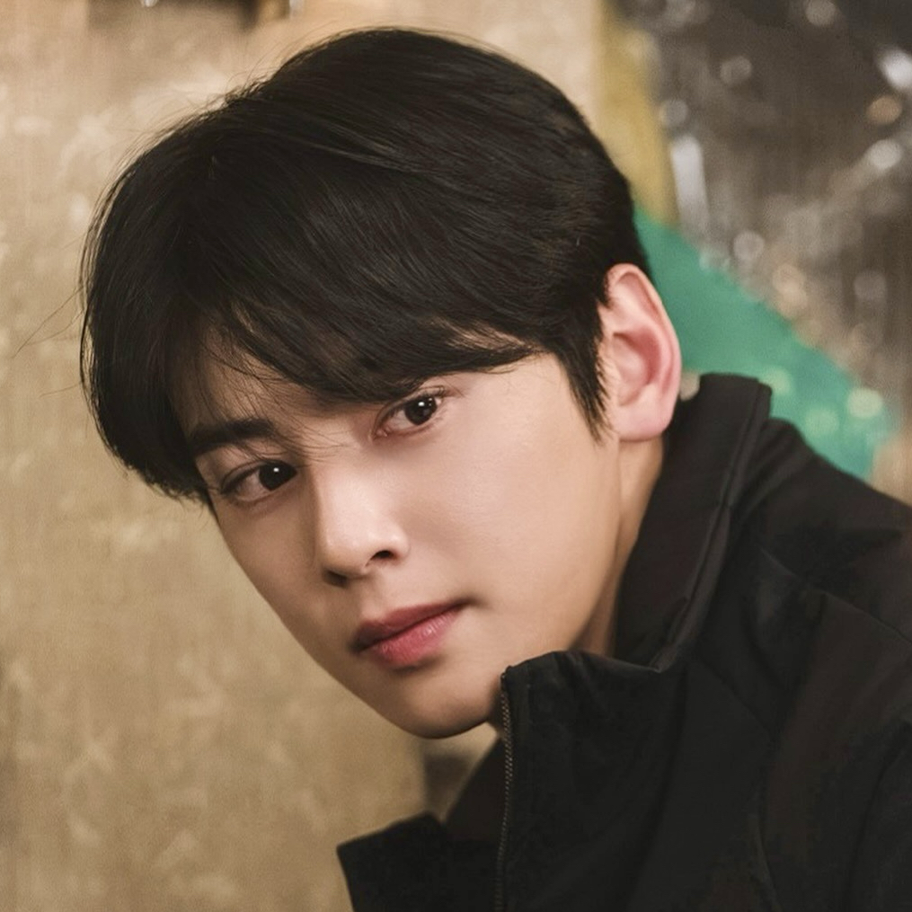 Behind-the-scenes cut of Cha Eunwoo