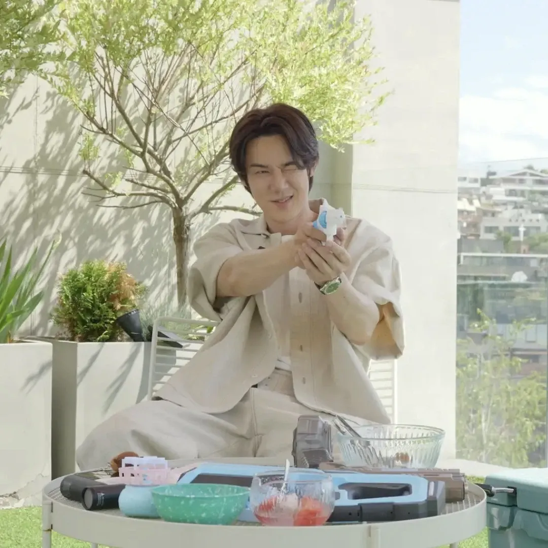 Recent activity shot of Yoo Yeonseok