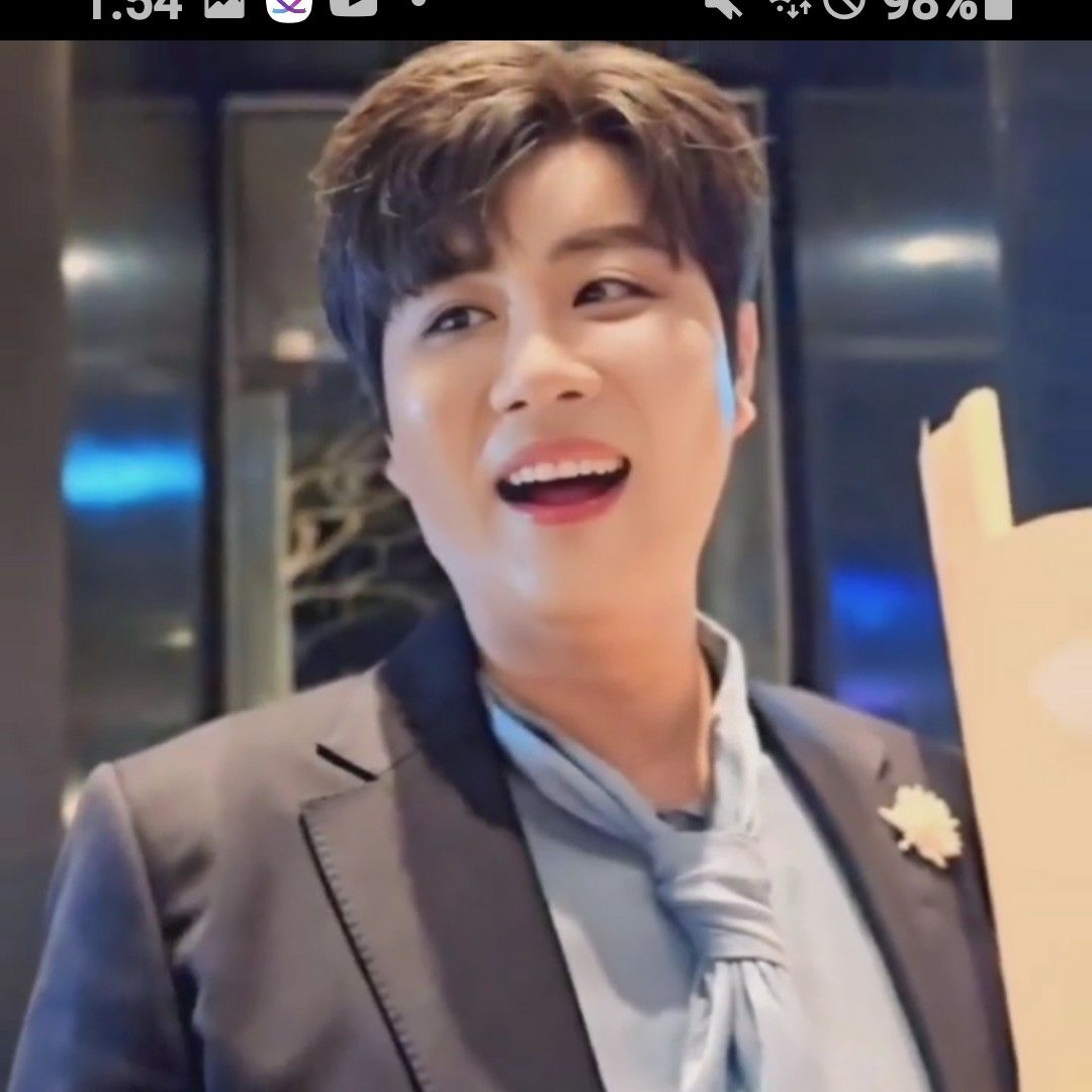 チン・ヘソンのビハインドカット