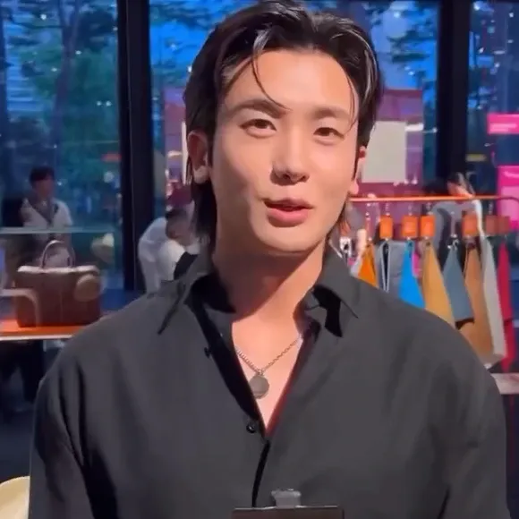 Latest photo of Park Hyungsik