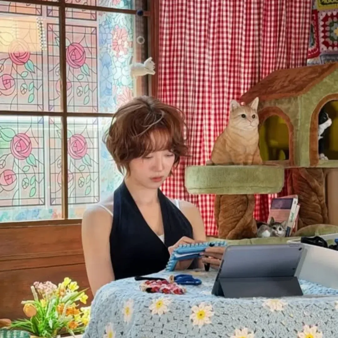 Behind-the-scenes cut of Lee Seyoung