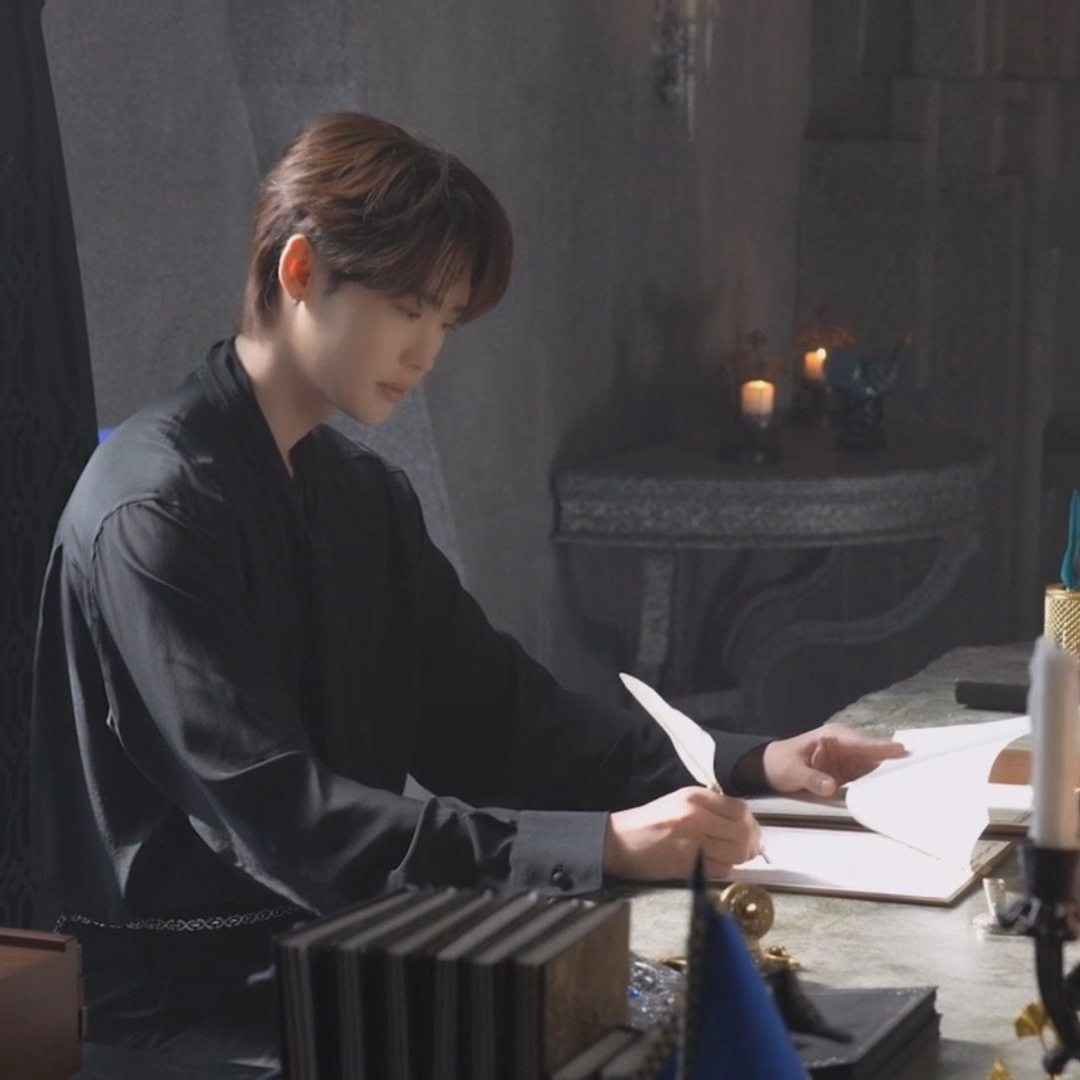 A moment captured by a fan of Lee Jongsuk