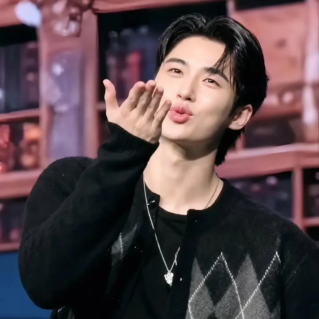 Latest photo of Byeon Wooseok