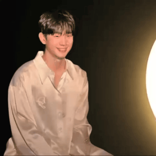 粉丝拍下的丁海寅瞬间