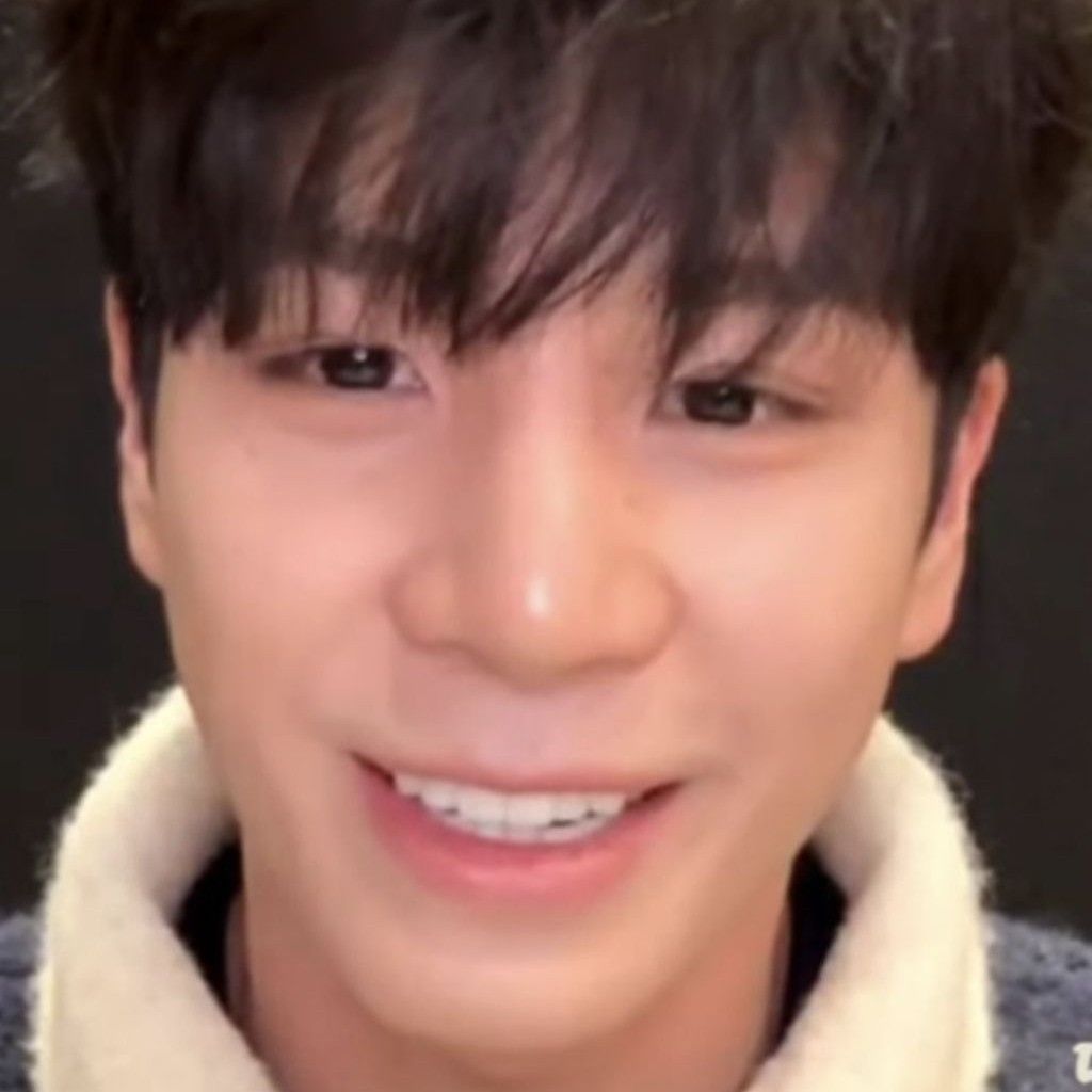 Momen yang diabadikan oleh penggemar Jeong Dongwon