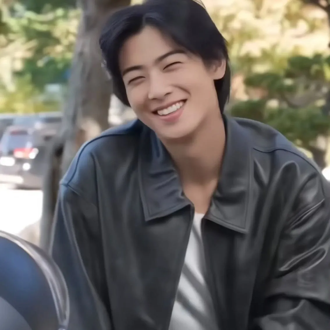 A moment captured by a fan of Cha Eunwoo