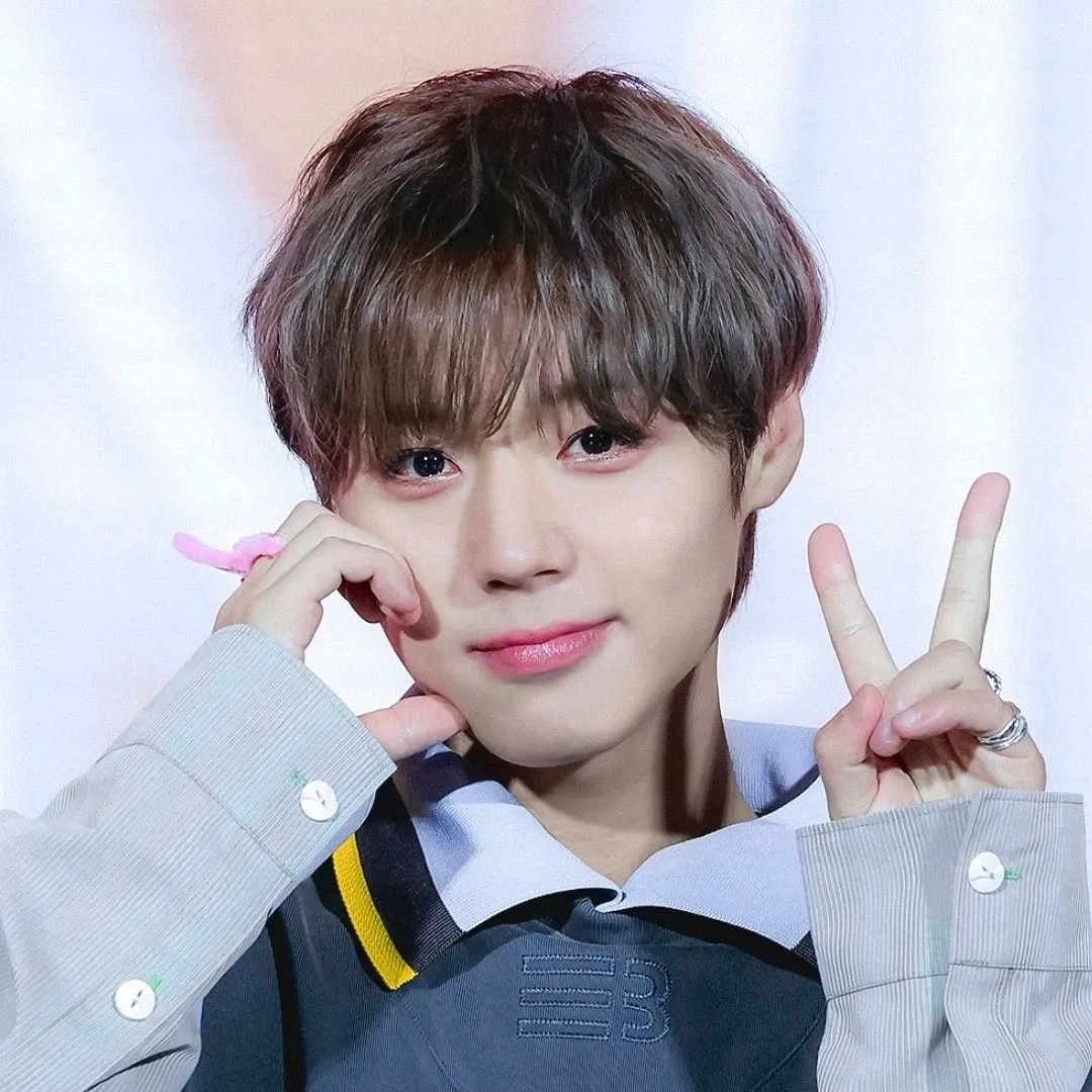 Behind-the-scenes cut of Park Jihoon