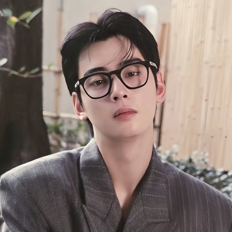 Latest photo of Cha Eunwoo