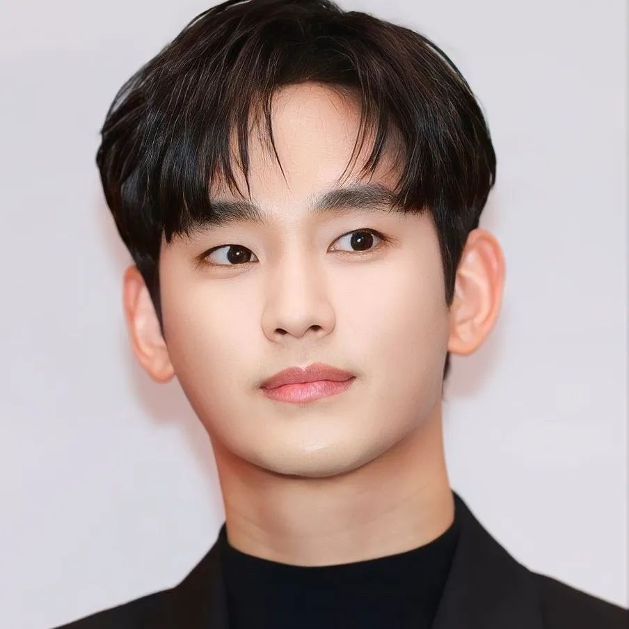 Foto kegiatan terbaru dari Kim Soohyun