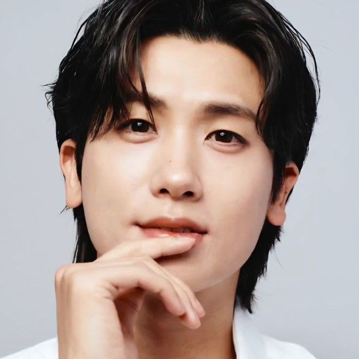 Latest photo of Park Hyungsik