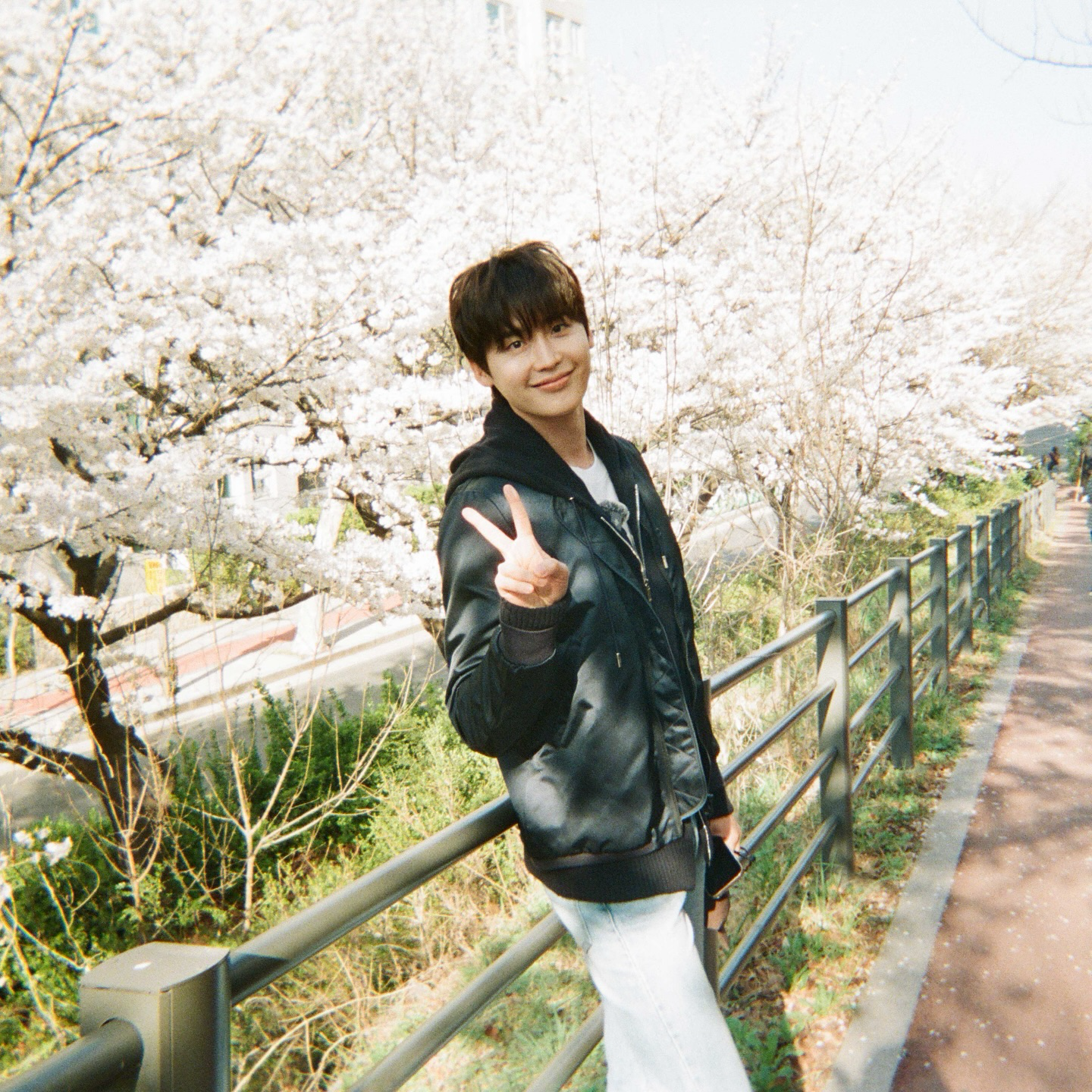 Behind-the-scenes cut of Lee Jongsuk