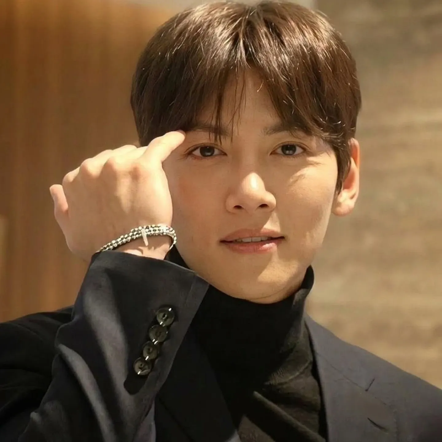 Behind-the-scenes cut of Ji Changwook
