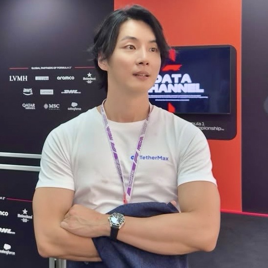 Behind-the-scenes cut of Yoon Shiyoon