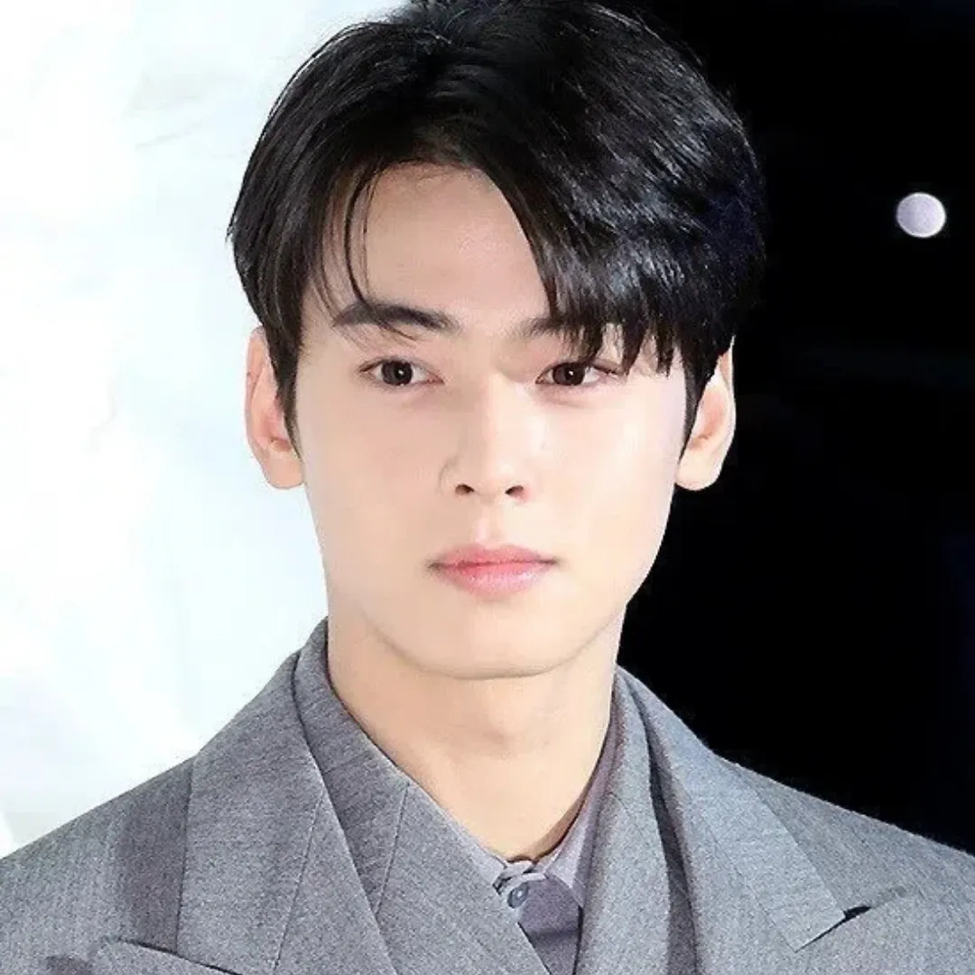 Behind-the-scenes cut of Cha Eunwoo