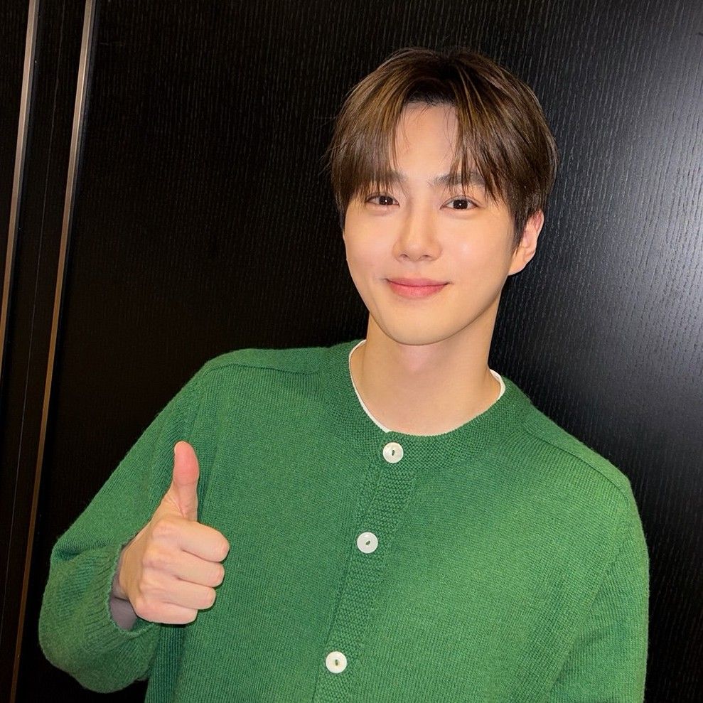 Behind-the-scenes cut of Suho