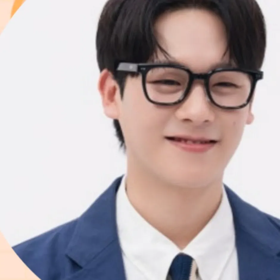 Behind-the-scenes cut of Lee Jungha
