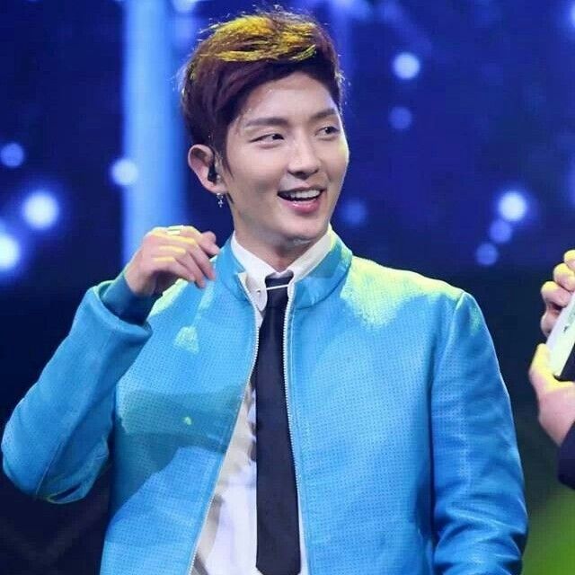 A moment captured by a fan of Lee Joongi