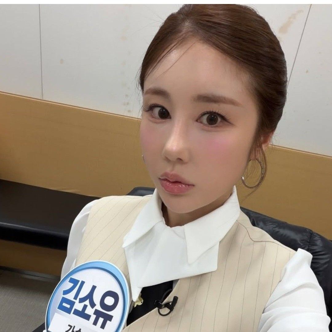 Behind-the-scenes cut of Kim Soyou