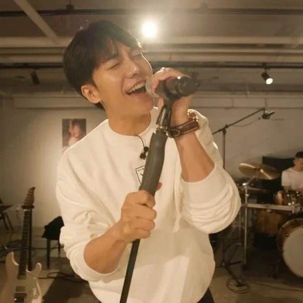 Cuplikan di balik layar dari Lee Seunggi
