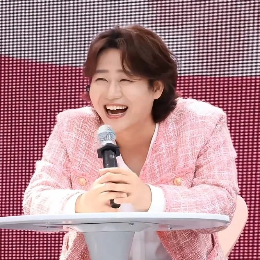 A moment captured by a fan of Min Soohyun