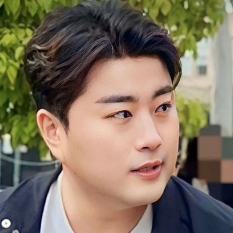 Foto kegiatan terbaru dari Kim Hojoong