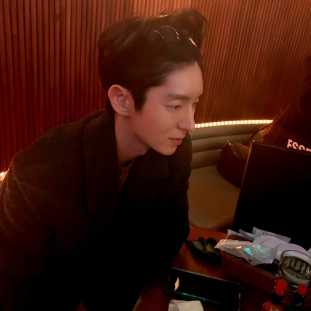 A moment captured by a fan of Lee Joongi