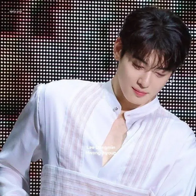 A moment captured by a fan of Cha Eunwoo