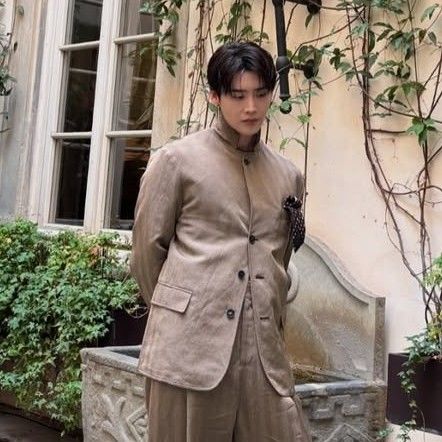 Behind-the-scenes cut of Lee Jongsuk