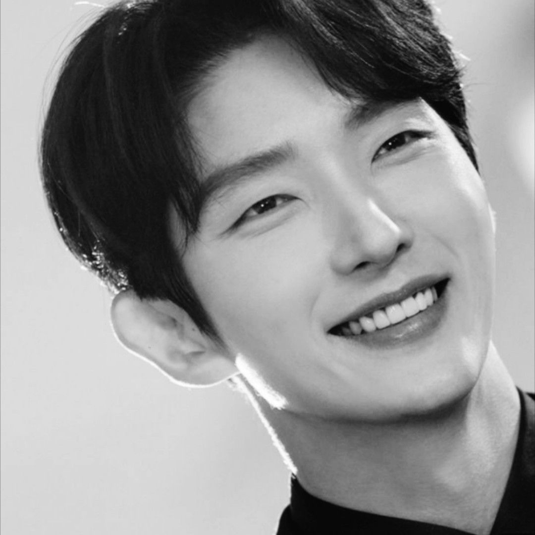 A moment captured by a fan of Lee Joongi