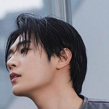 A moment captured by a fan of Park Seoham