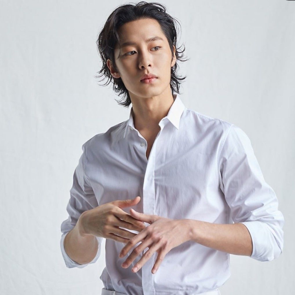 Behind-the-scenes cut of Lee Jaewook