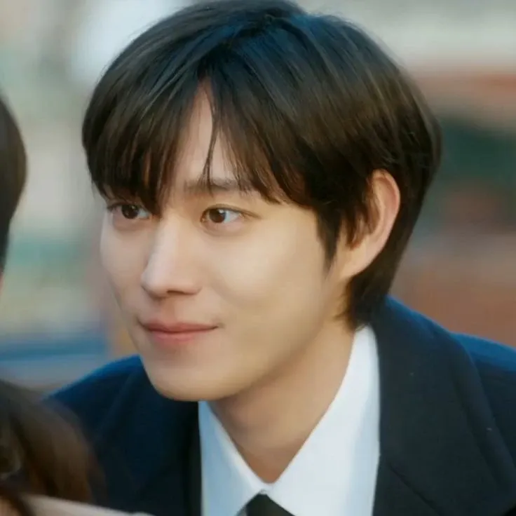 Behind-the-scenes cut of Kim Youngdae