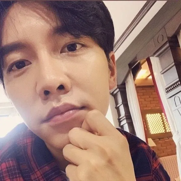Momen yang diabadikan oleh penggemar Lee Seunggi