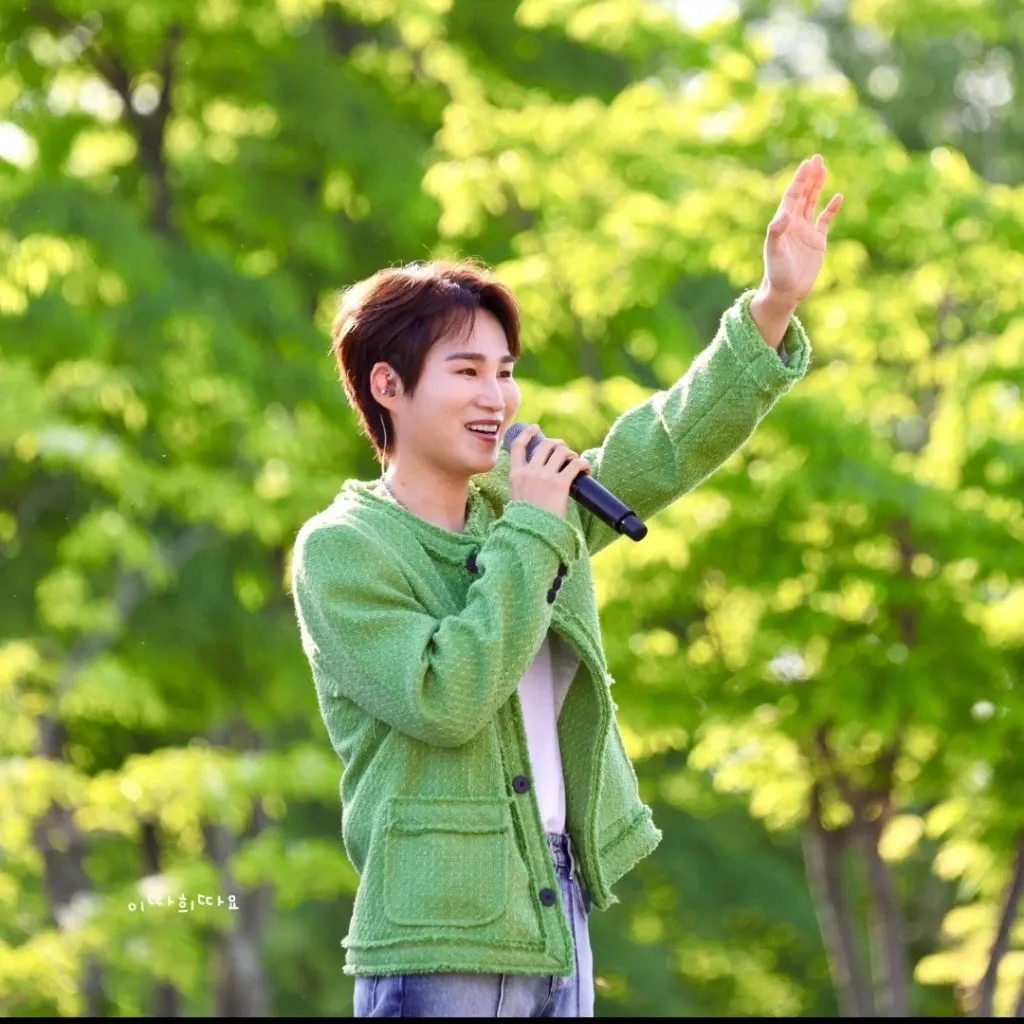 Behind-the-scenes cut of Kim Heejae