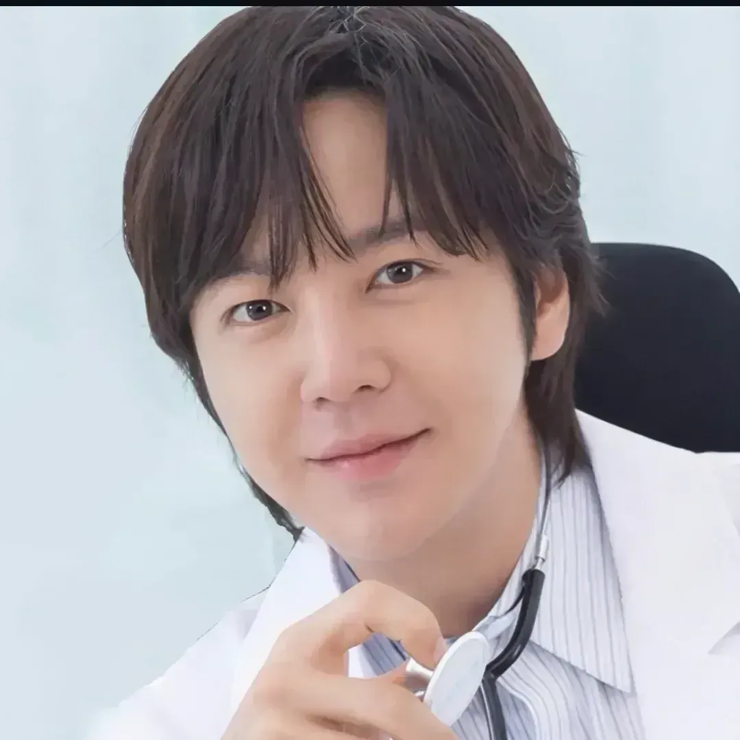 Recent activity shot of Jang Geunsuk
